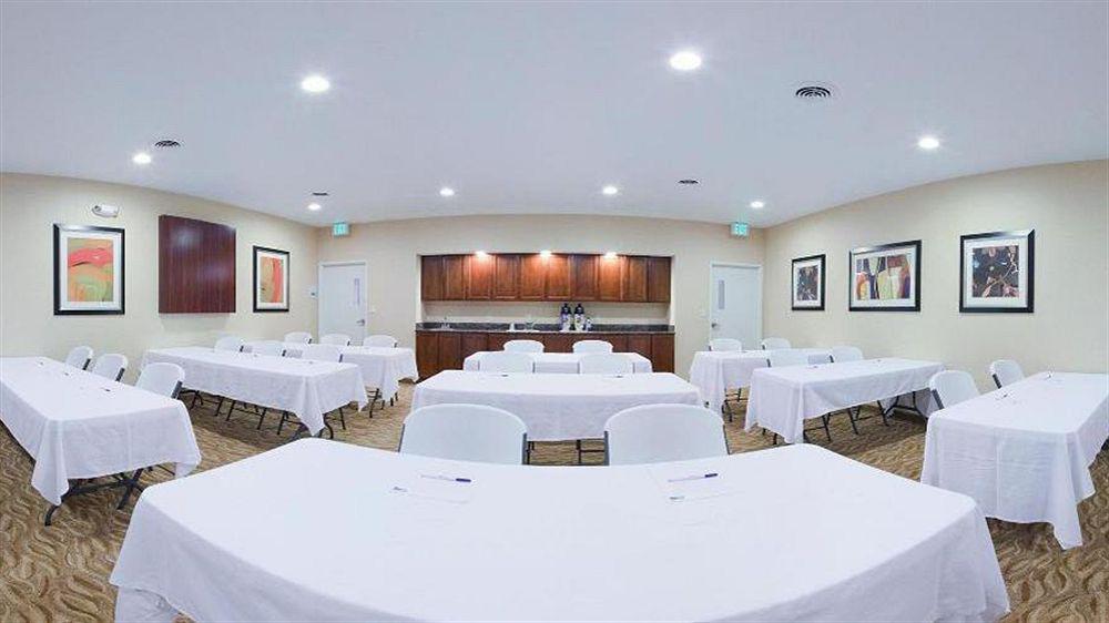 Holiday Inn Express Hotel And Suites Lincoln Airport By Ihg Esterno foto