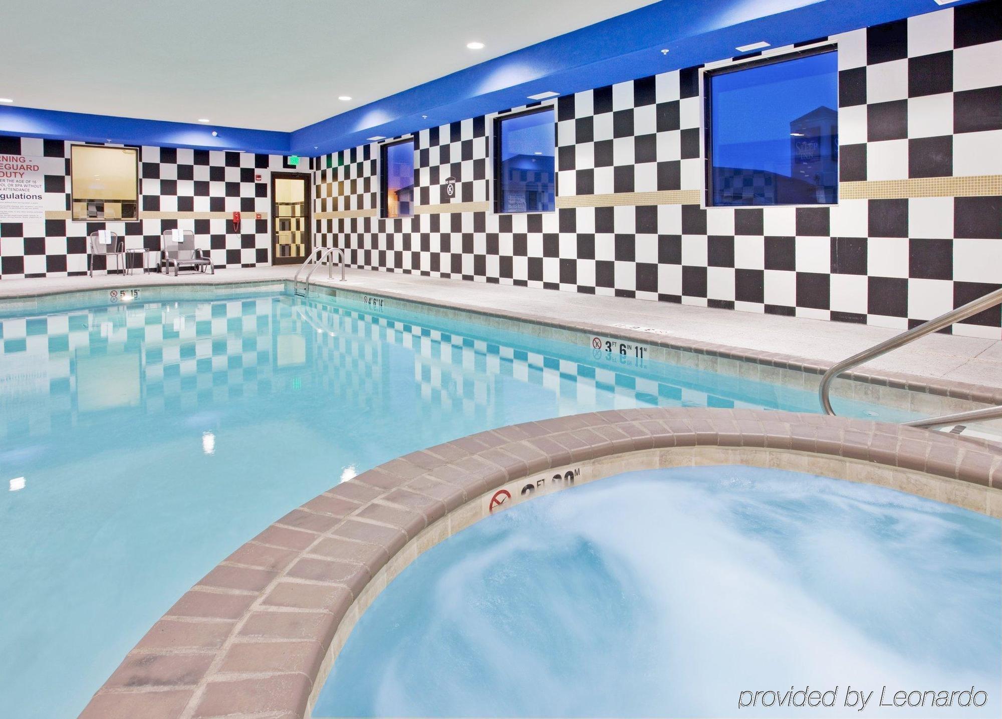Holiday Inn Express Hotel And Suites Lincoln Airport By Ihg Esterno foto