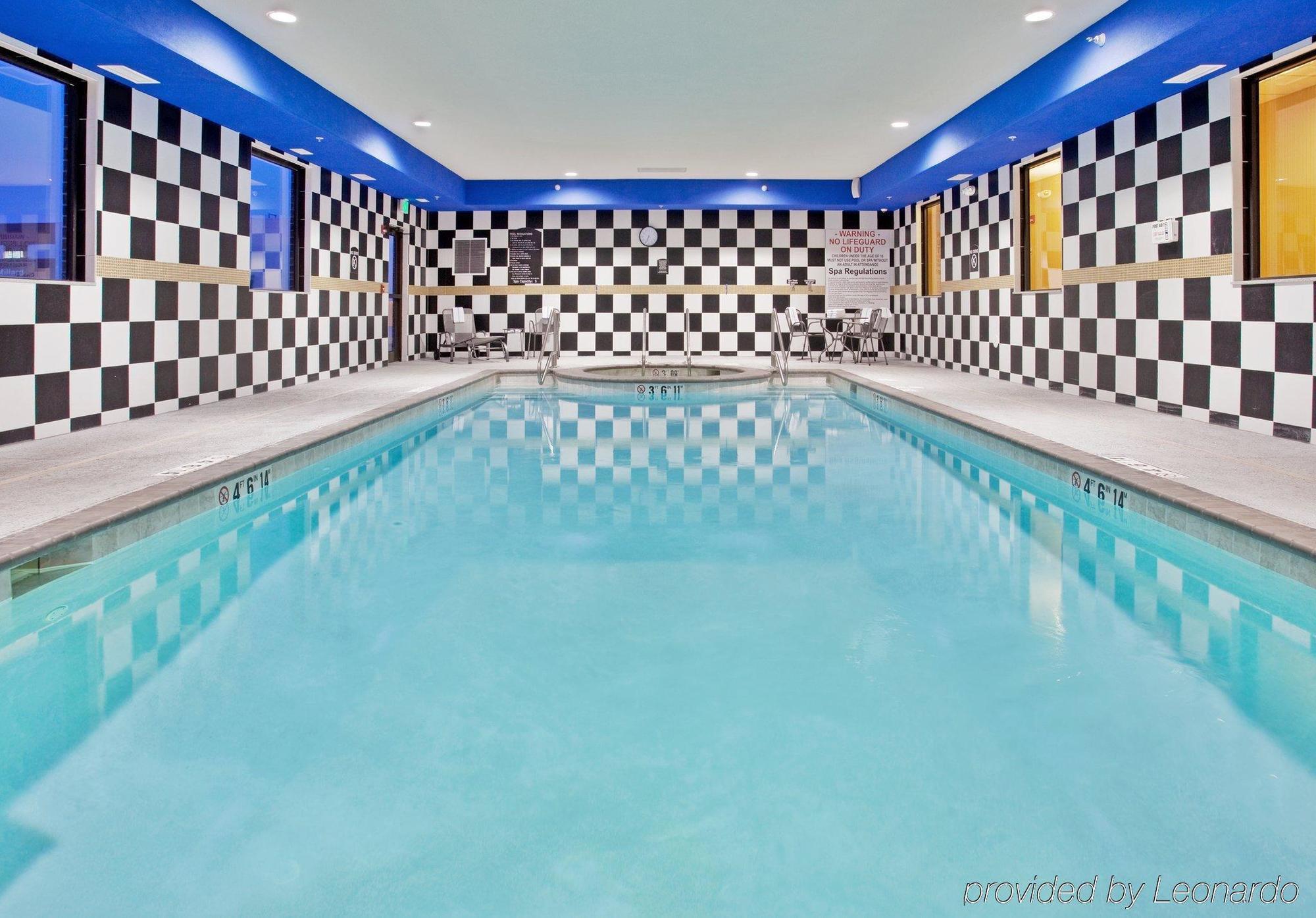 Holiday Inn Express Hotel And Suites Lincoln Airport By Ihg Esterno foto