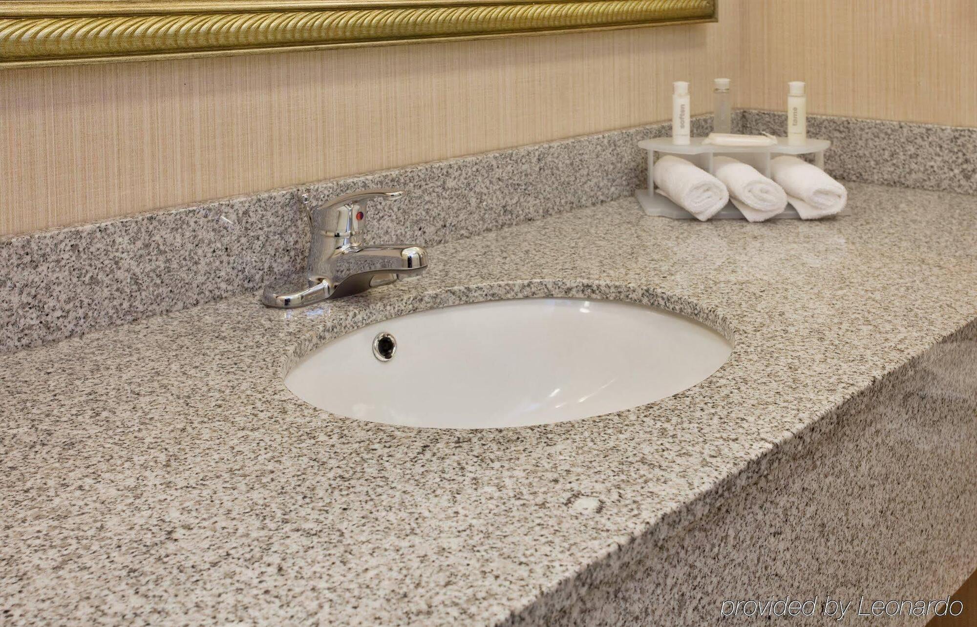 Holiday Inn Express Hotel And Suites Lincoln Airport By Ihg Esterno foto