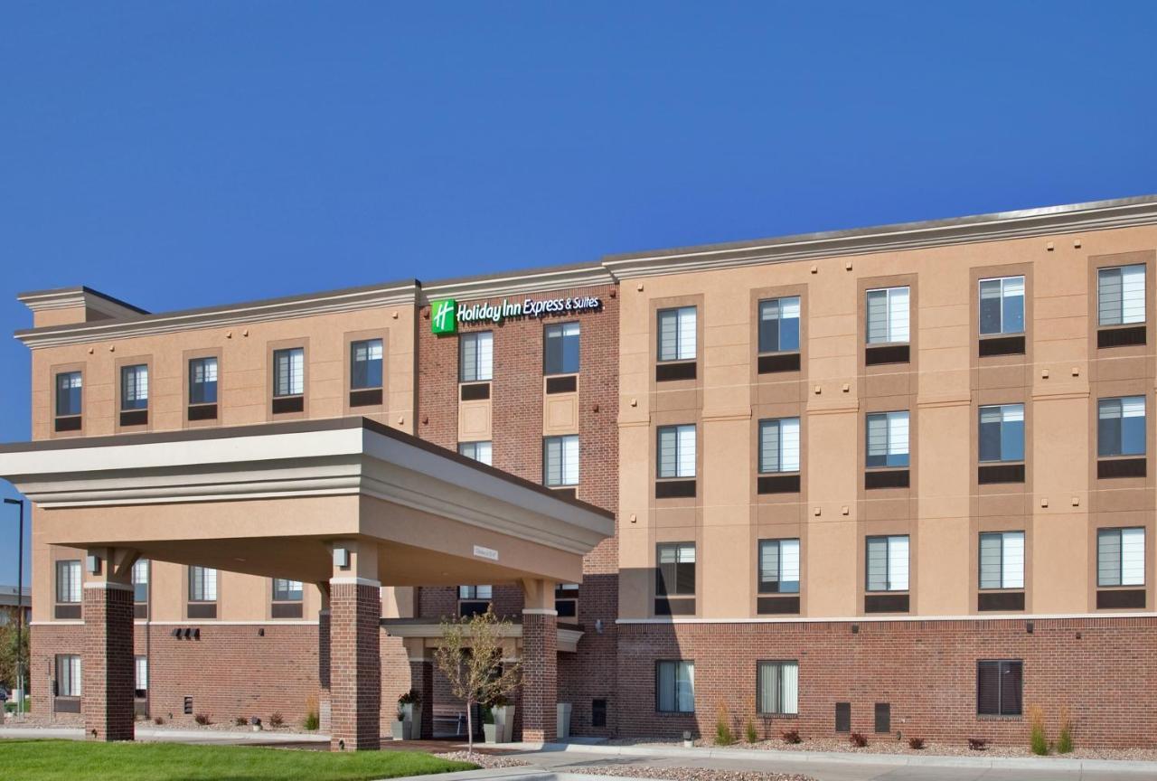 Holiday Inn Express Hotel And Suites Lincoln Airport By Ihg Esterno foto