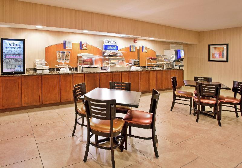 Holiday Inn Express Hotel And Suites Lincoln Airport By Ihg Esterno foto