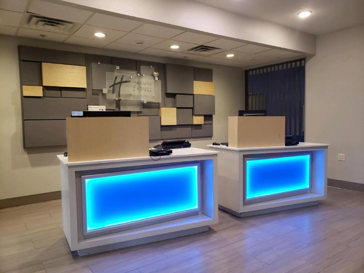 Holiday Inn Express Hotel And Suites Lincoln Airport By Ihg Esterno foto